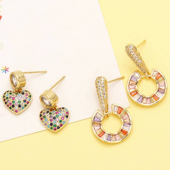 COLORED ZIRCON HEART RETRO ROUND EARRINGS_CWAJE1005 for wholesale by ACCITY
