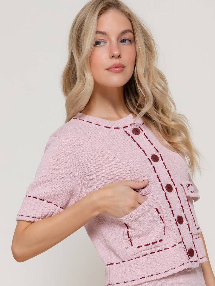 Cardigan en tricot à manches courtes avec coutures contrastées pour la vente par Active Basic | Active USA