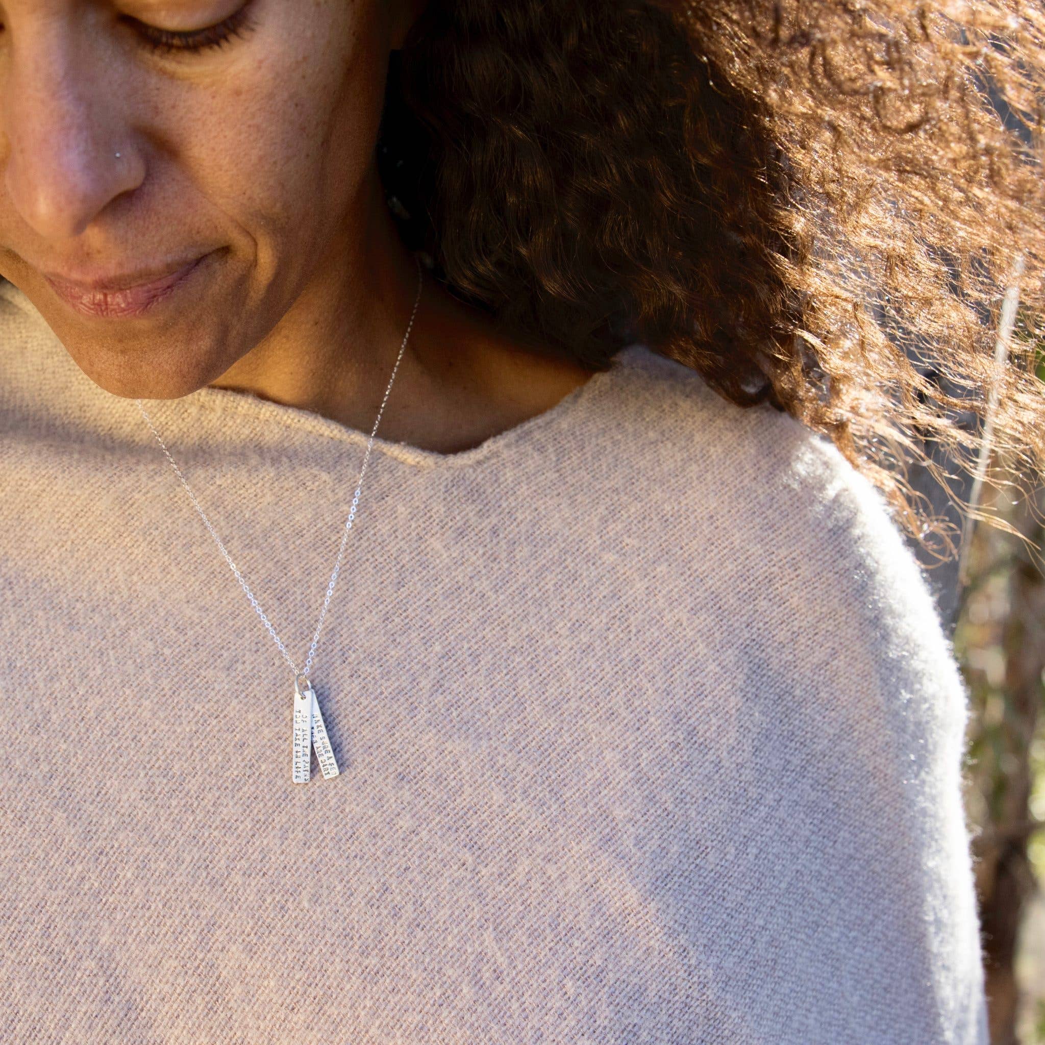 Chocolate and Steel – Großhandel Kette mit Anhänger/Charm – Halskette mit Zitat Jeanne von Arc1