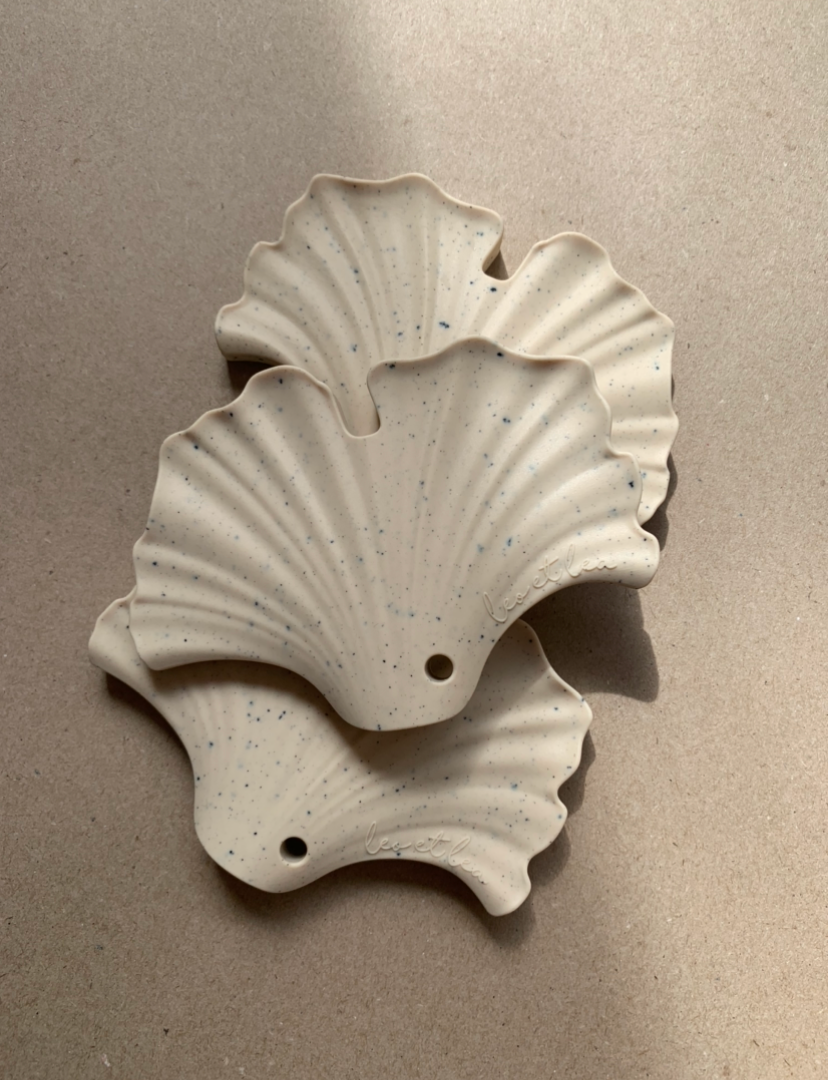 leo et lea france - Vente Anneau de dentition sans clip – bébé - Hochet de dentition Gingko en silicone leo et lea6