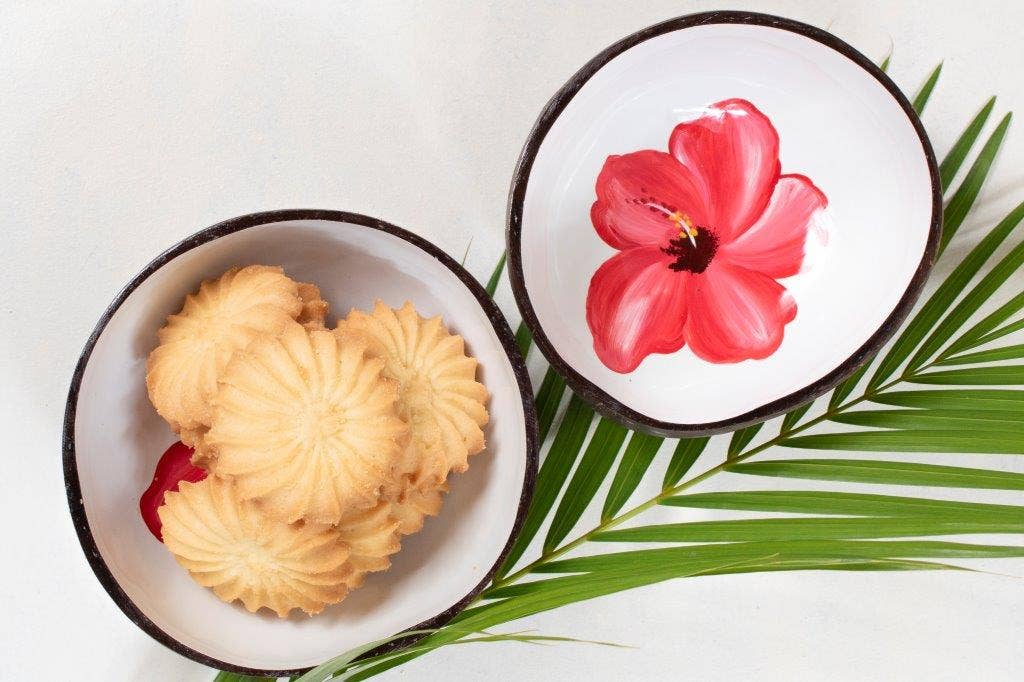 Niu Coconut by Pacific Spirit - Wholesale Decorative Plate/Dish/Bowl - Coconut bowl hibiscus1
