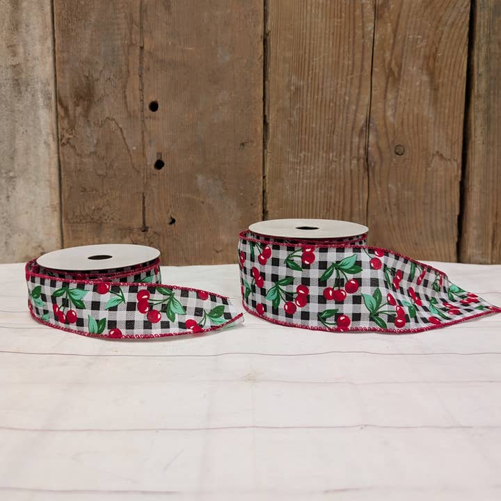 Fita com Arame de Xadrez Branco e Preto com Cerejas por atacado de A.T. Imports