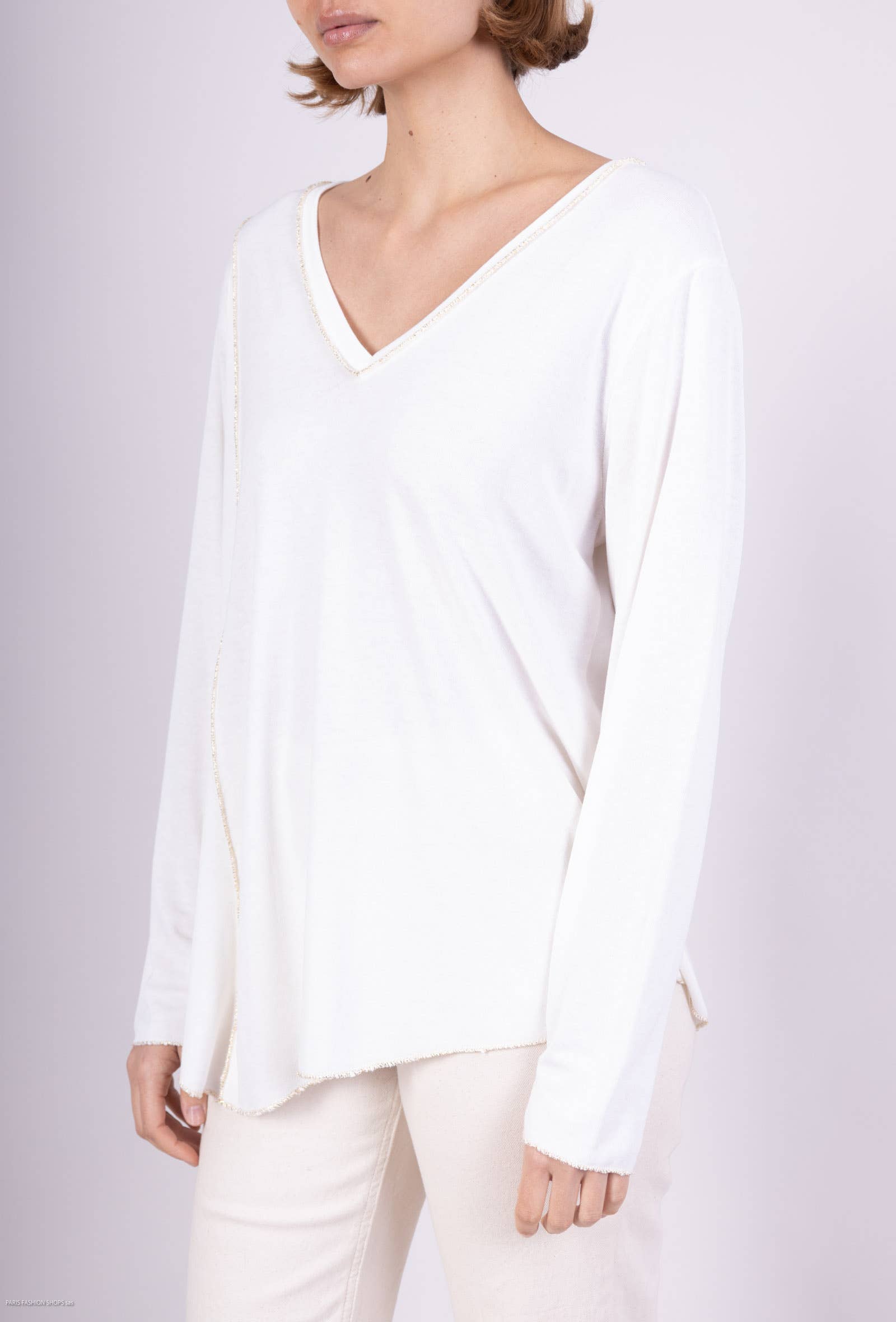 L'Emotion - Wholesale T-Shirt - Women's - Asymmetric Gold Thread Long Sleeve V-Neck T-Shirt 2