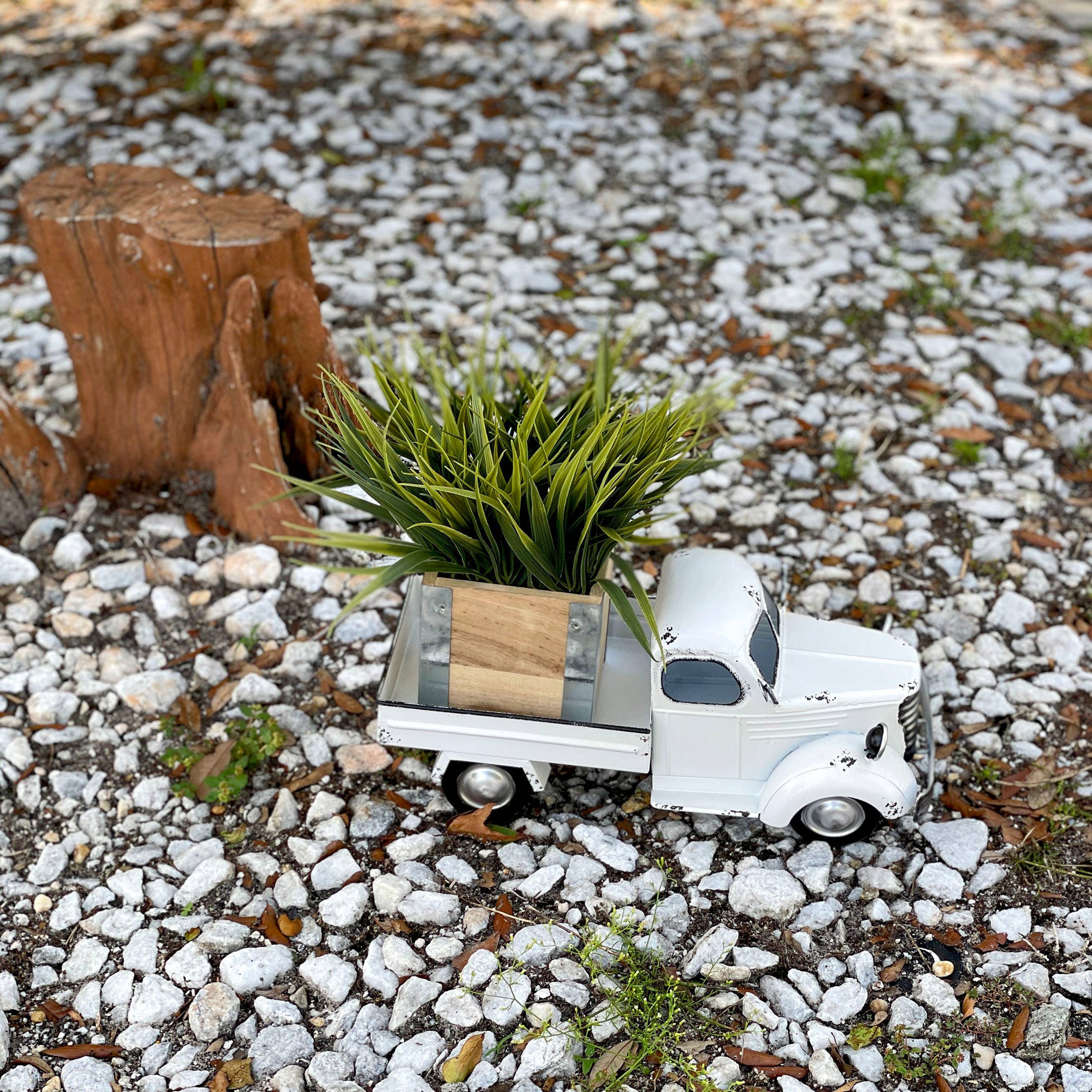 Zeckos - Vente Pot - Décoration de camionnette en métal blanc vieilli avec jardinière de 14 pouces7