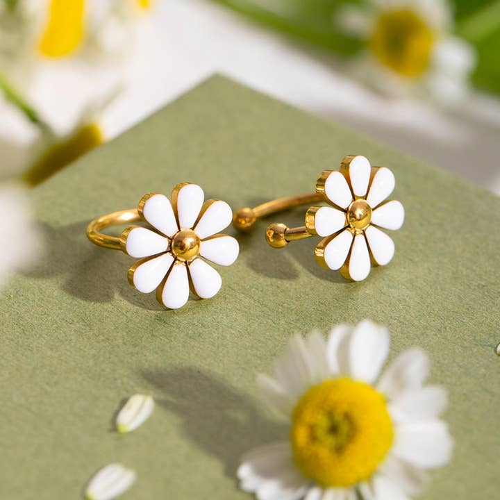 Flânerie by MAIQ - Wholesale Cuff/Wrap Earrings - Cassia 18K Non-Tarnish Daisy Ear Cuff3