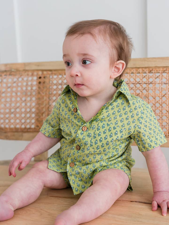 Yo Baby - Wholesale Top en short set - Kinderen - Sagegroen bedrukt jongensshirt en shortset5