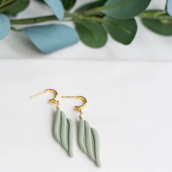 Guldpläterade eleganta dinglar för wholesale av Blushes and Neutrals