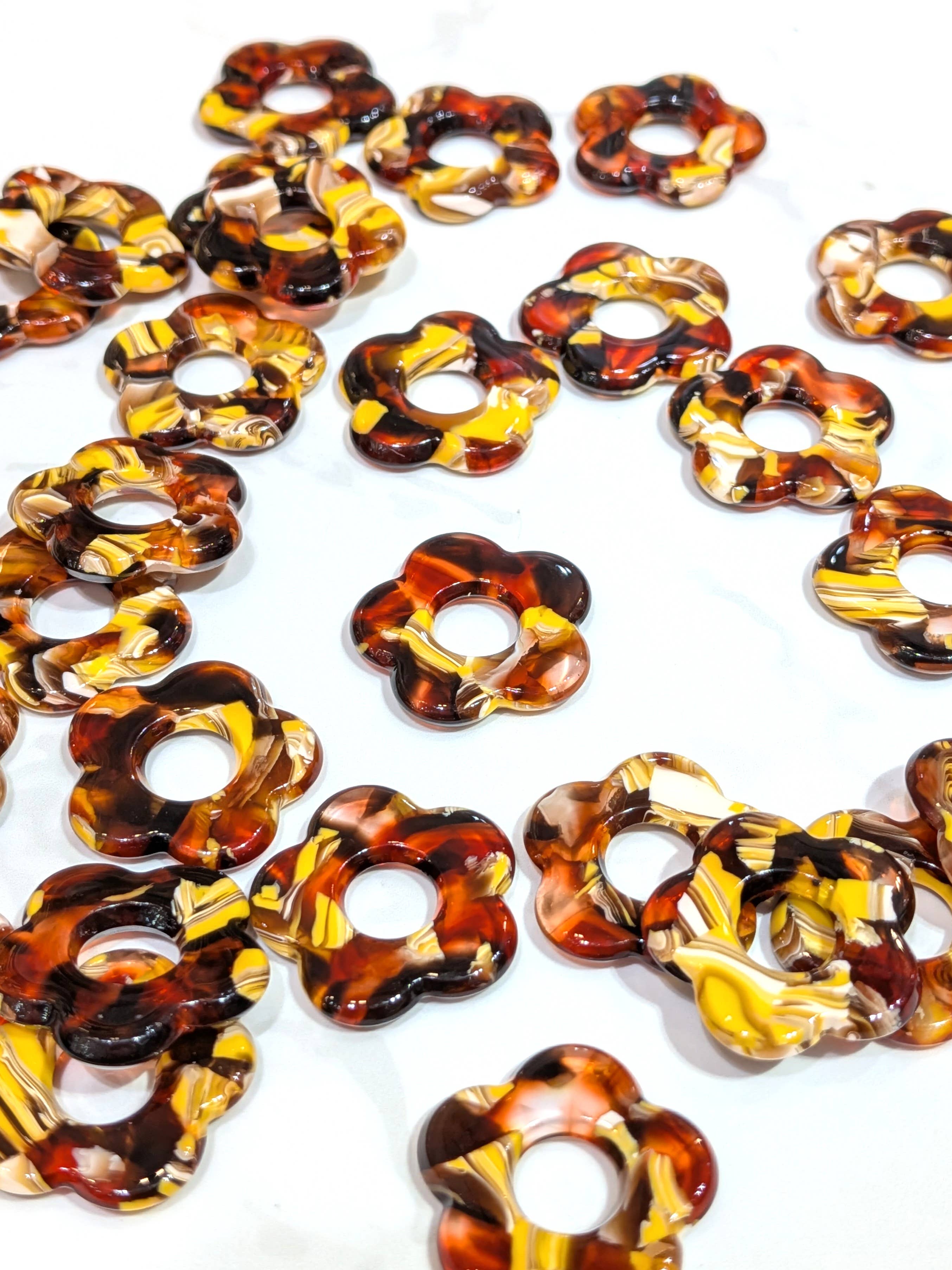 LOLO & YAYA – wholesale Emergency response charm – Flower pendant 2cm, 1.5O euros / u9