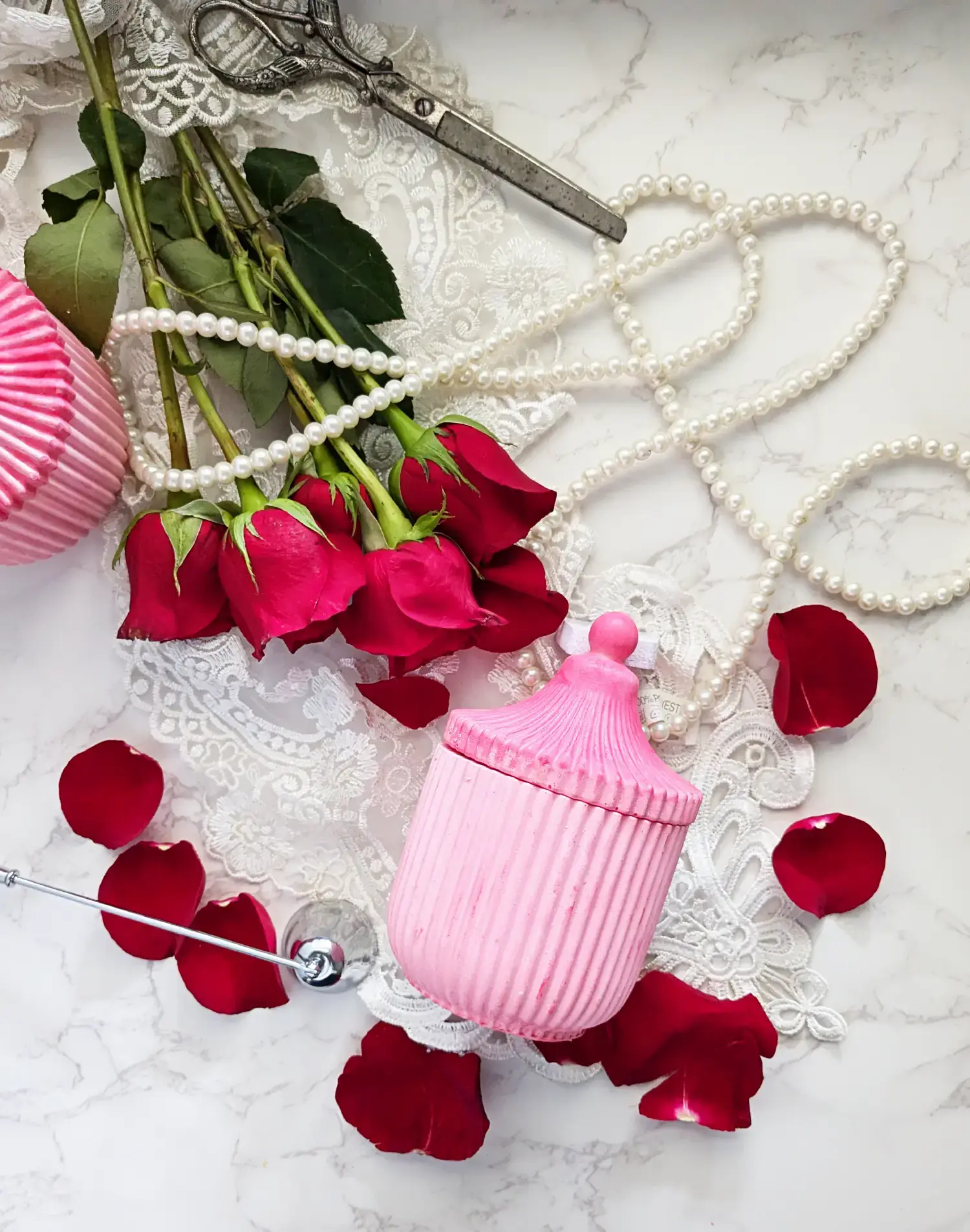 REMOVED BRAND – Engroshandel Glaslys – Southern Belle – Duftlys med rosenblade1