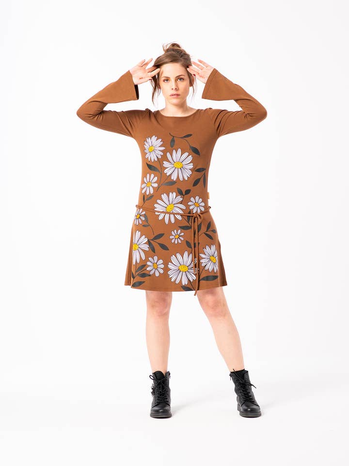 Bruine jurk met wijde mouwen en ceintuur voor wholesale door Mamatayoe