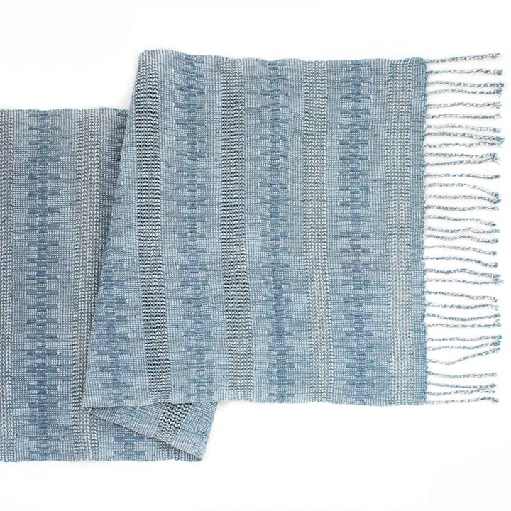 Mayan Hands - Vente Chemins de table - Chemin de table Calado tissé à la main en denim recyclé