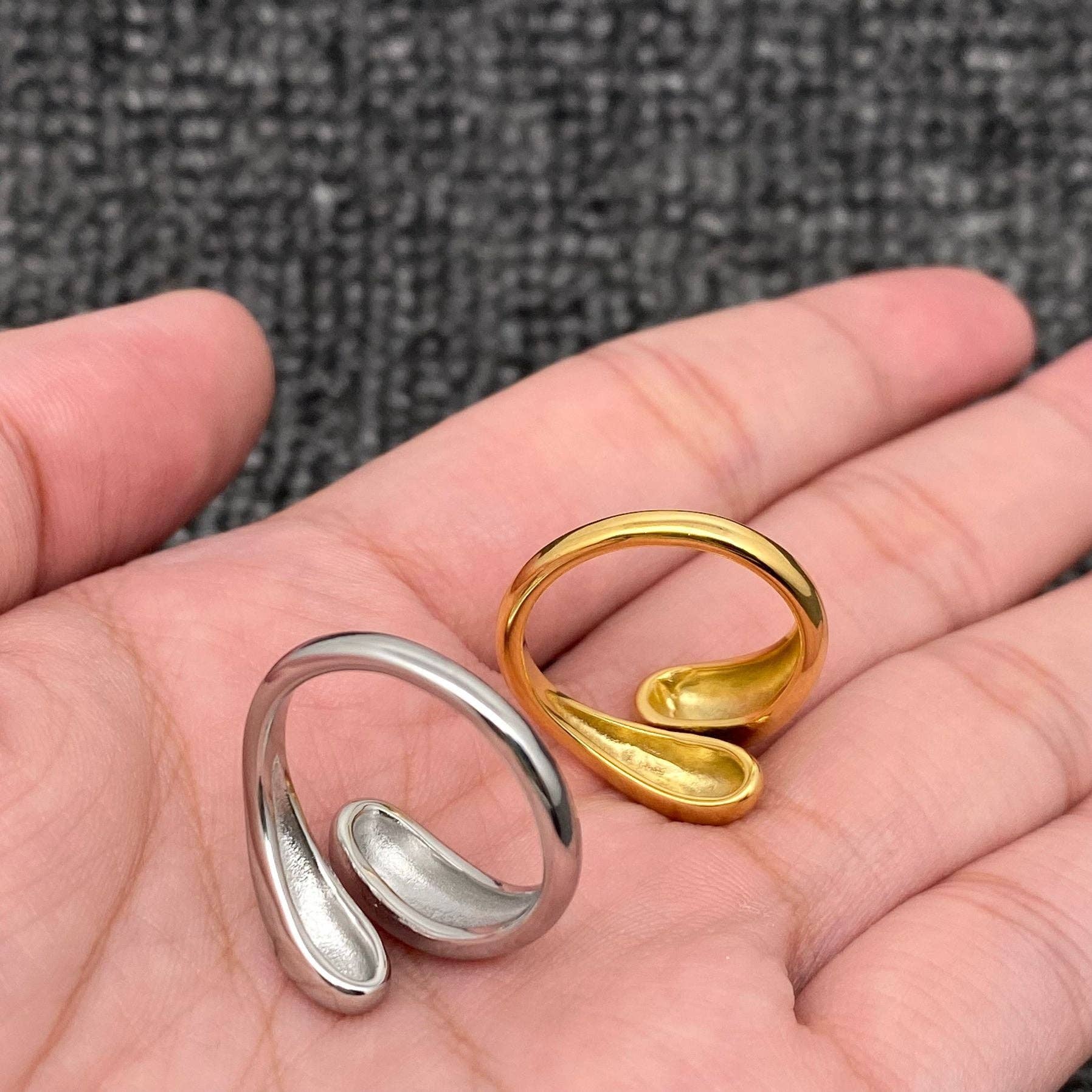 Mio Queena - Wholesale Cocktail/Statement Ring - 18K Gold Plated Stainless Steel Glossy Geometric Ring - FGS3