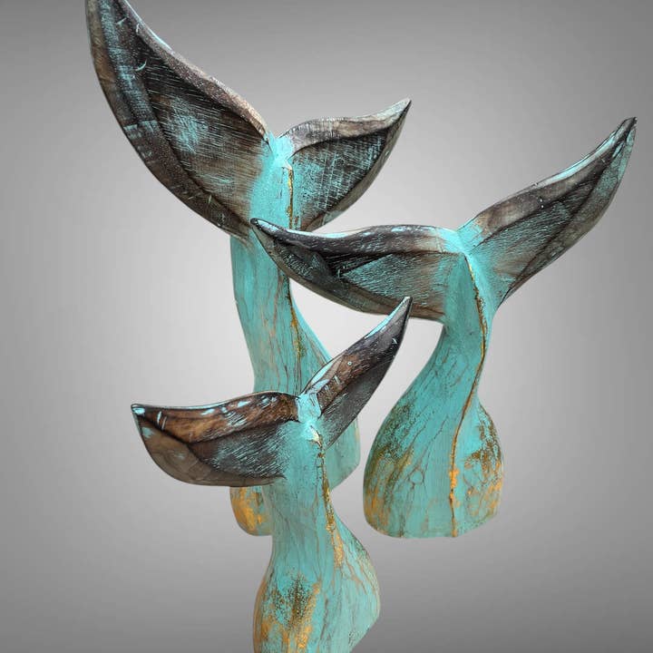 Batik Indah – Engroshandel Skulptur – Sæt med 3 stående træhvalhaler ornamenter0