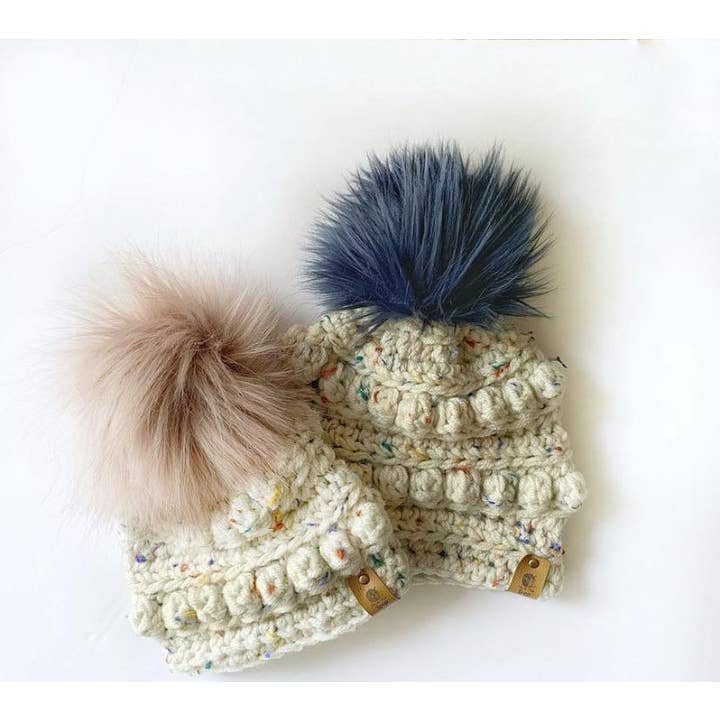 Bonnets Bobble Rainbow Sprinkles pour la vente par I’m in the Loop