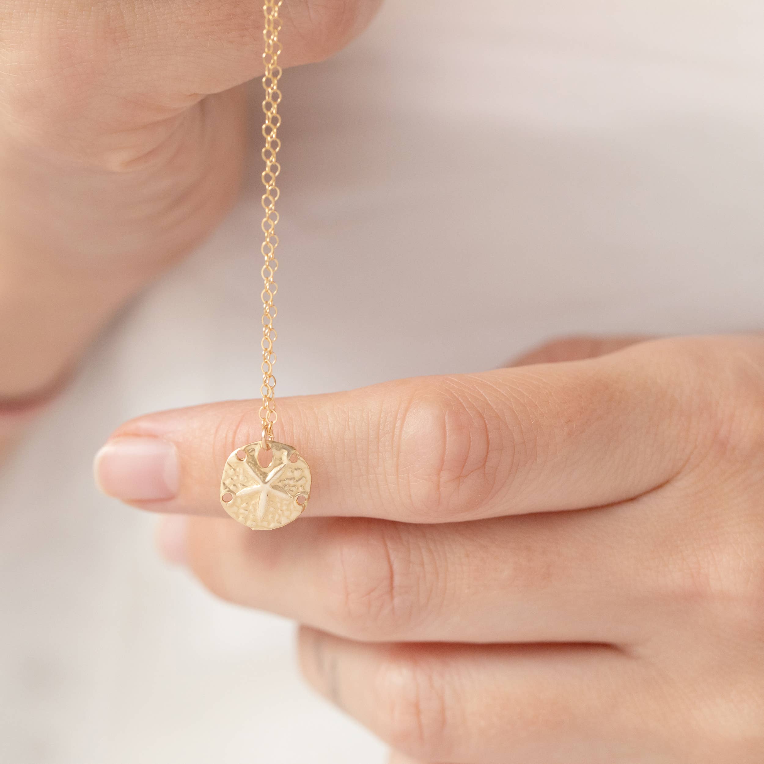 Thira Jewelry - Vente Colliers à pendentif - Collier Dollar Sable Doré2