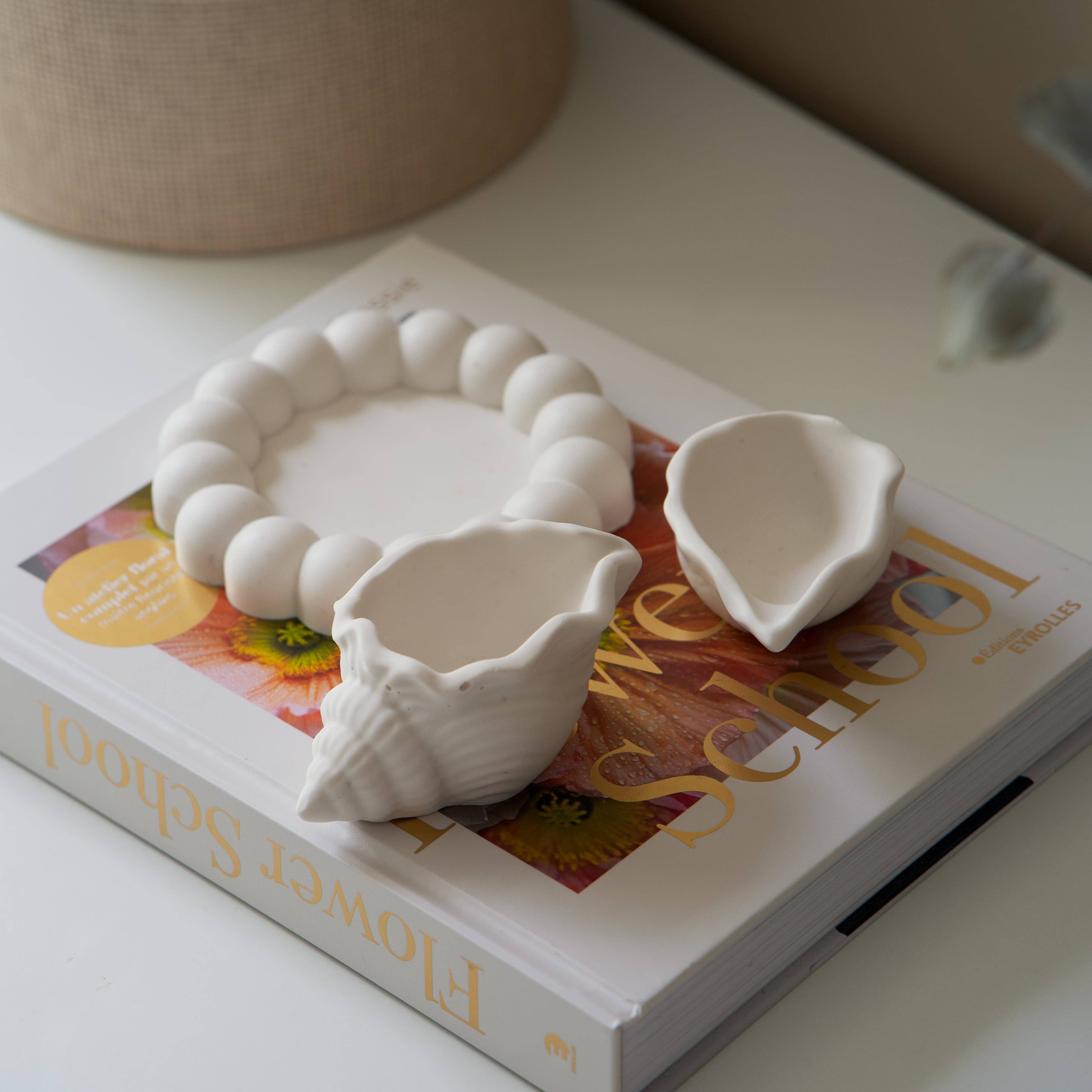 Studio Firaora – wholesale Dekorativt bordsobjekt – MANILLE - jesmonite-dekoration3