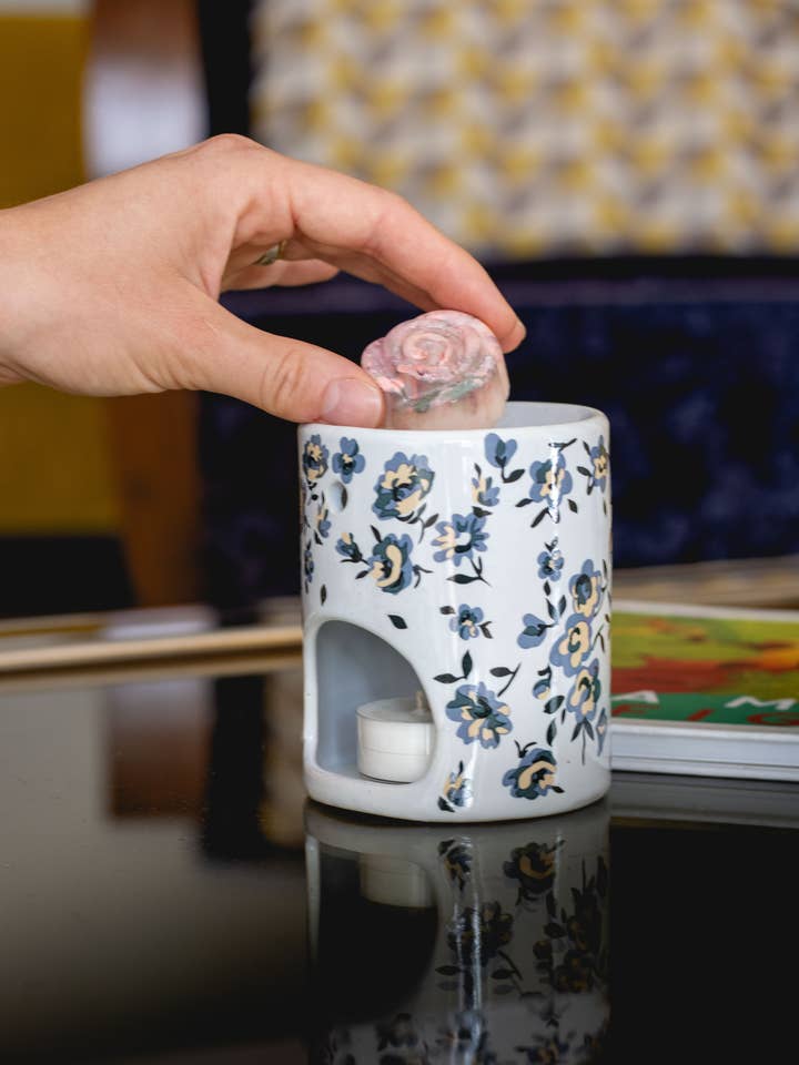 Rose & Cedarwood Fondant for wholesale by Les Bougies de Léa