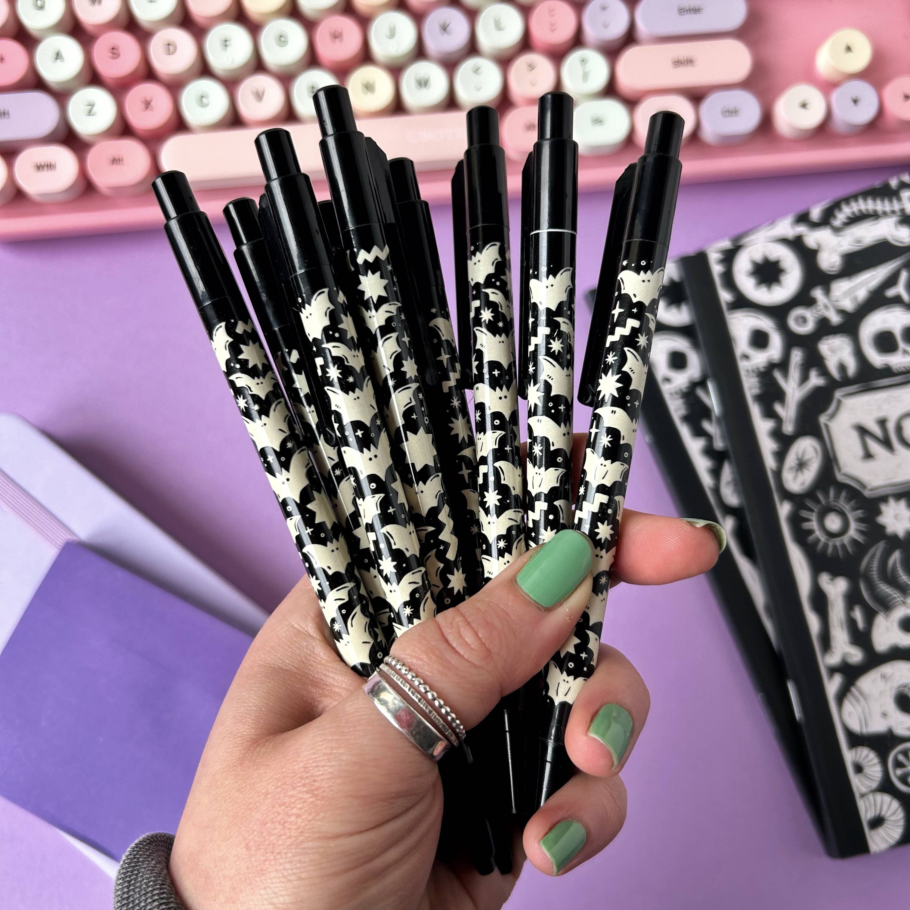 Stacey McEvoy Caunt – wholesale Pen – Bat Pattern Pen1