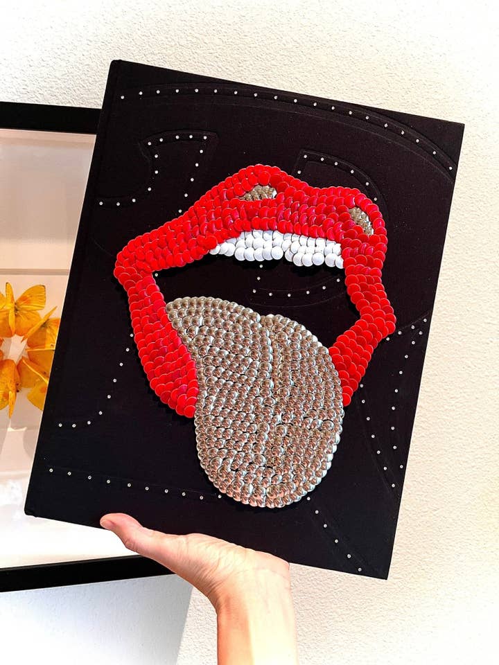 Livre de table à café Rock & Roll Studded pour la vente par Monica Santos Art