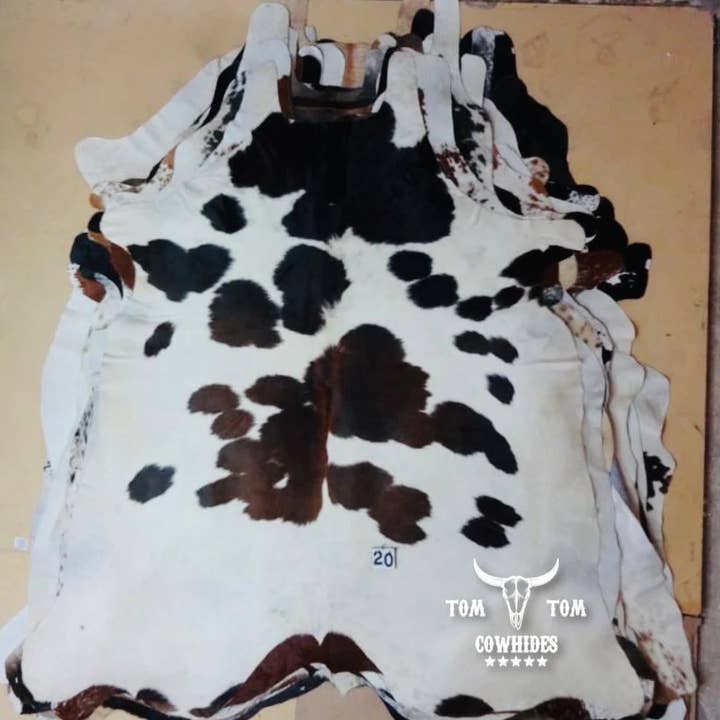 TOM TOM COWHIDES – wholesale Matta – Kombinationsset med kohudsmattor, stor storlek 3 st cirka 1,8x1,8 m2