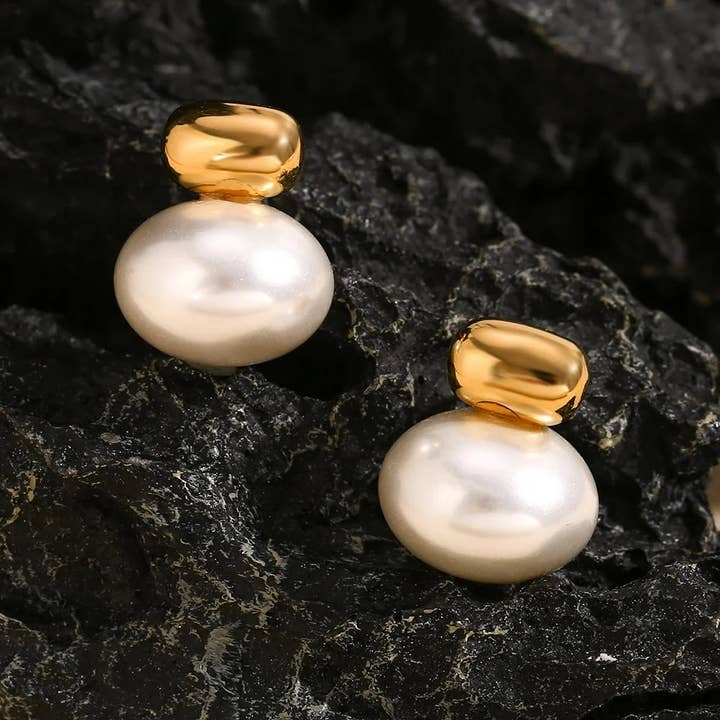 Twine and Love - Wholesale Stud/Post Earrings - Pearl Gold Stud Earrings3