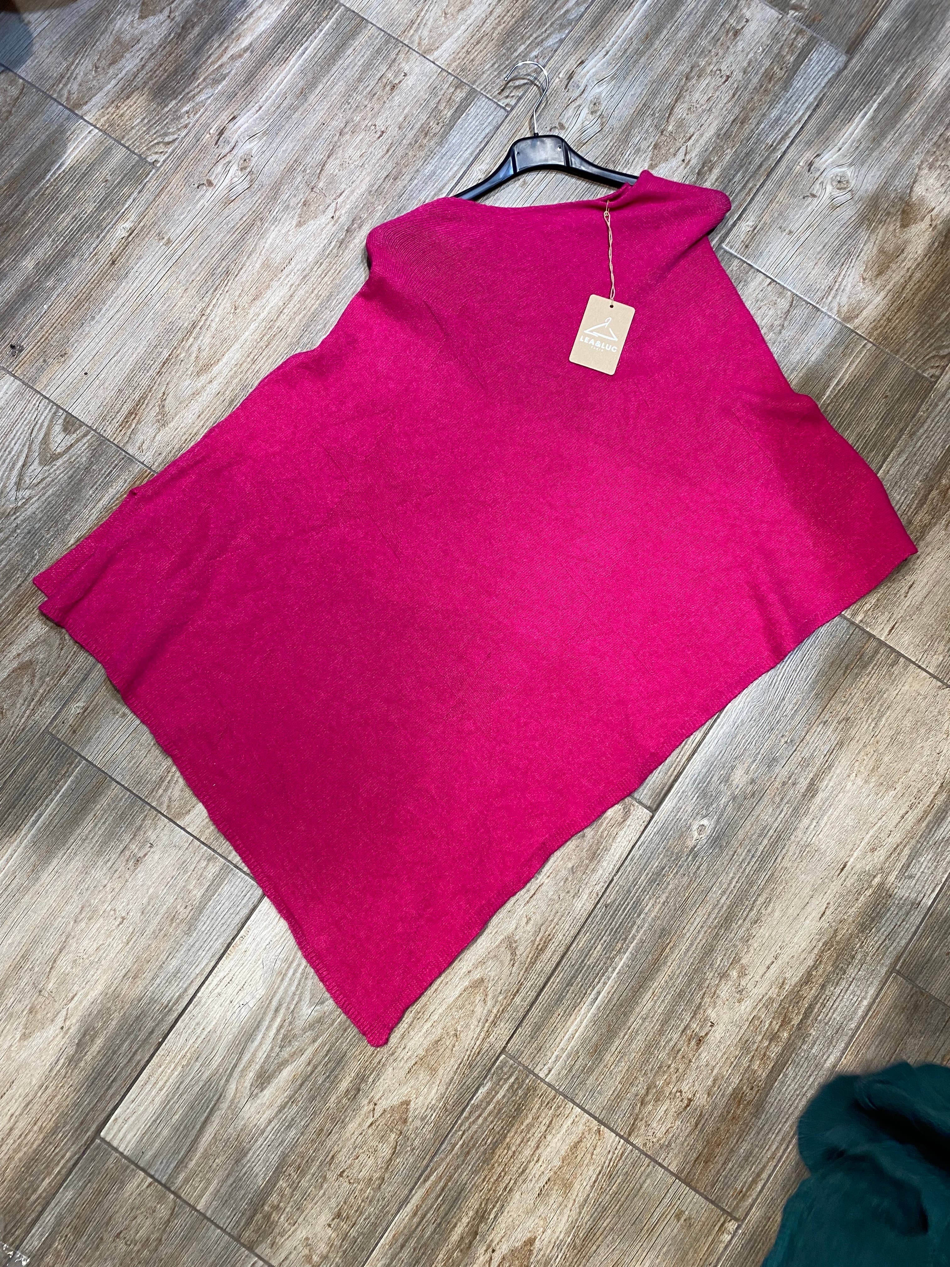 Lea & Luc - Grandes Tailles – wholesale Poncho – Women's – Star print poncho with round neck REF. 007614