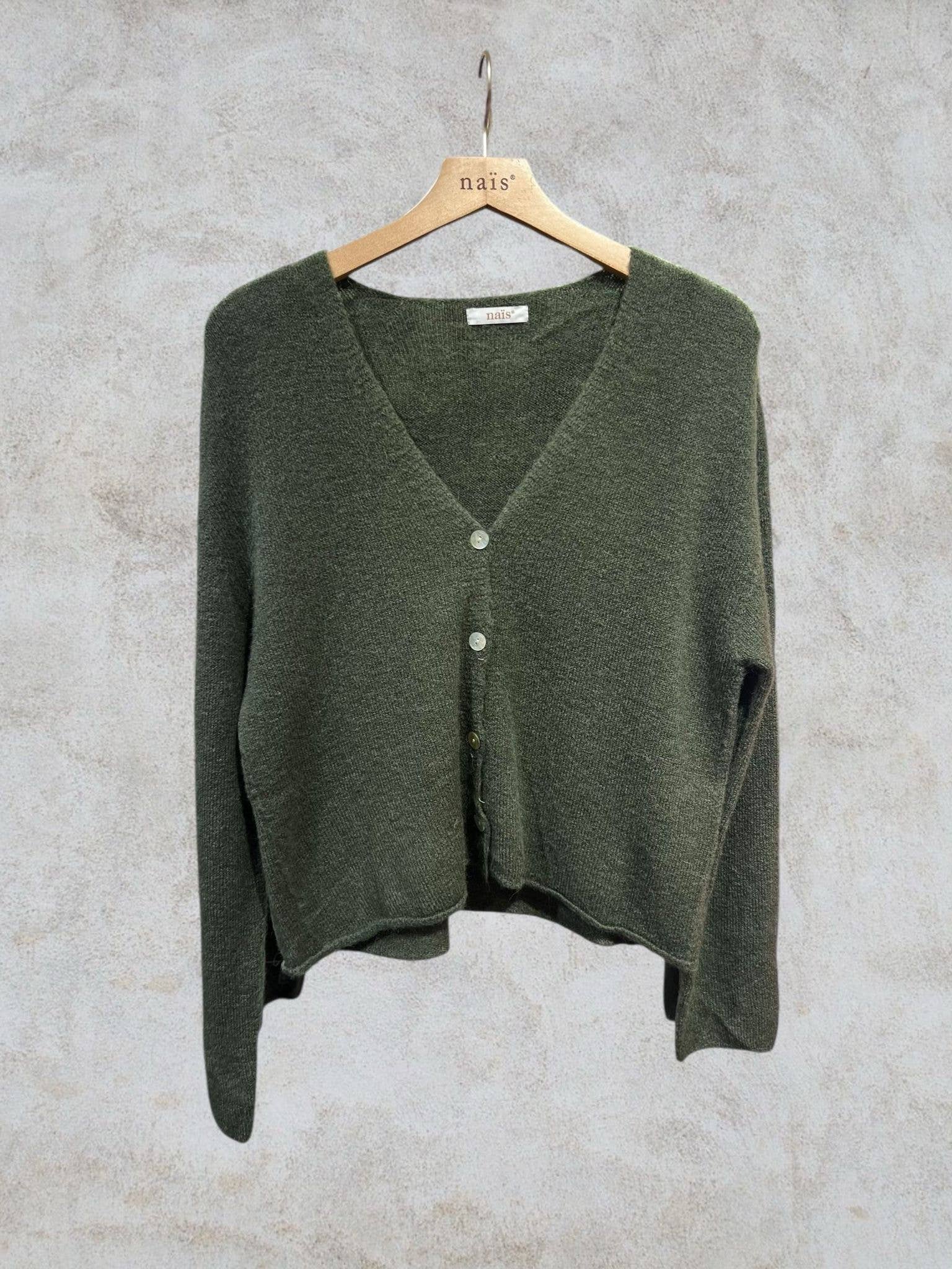 NAÏS PARIS – wholesale Kofta - Dam – Kort knappad V-ringad kofta i alpaca och ull13