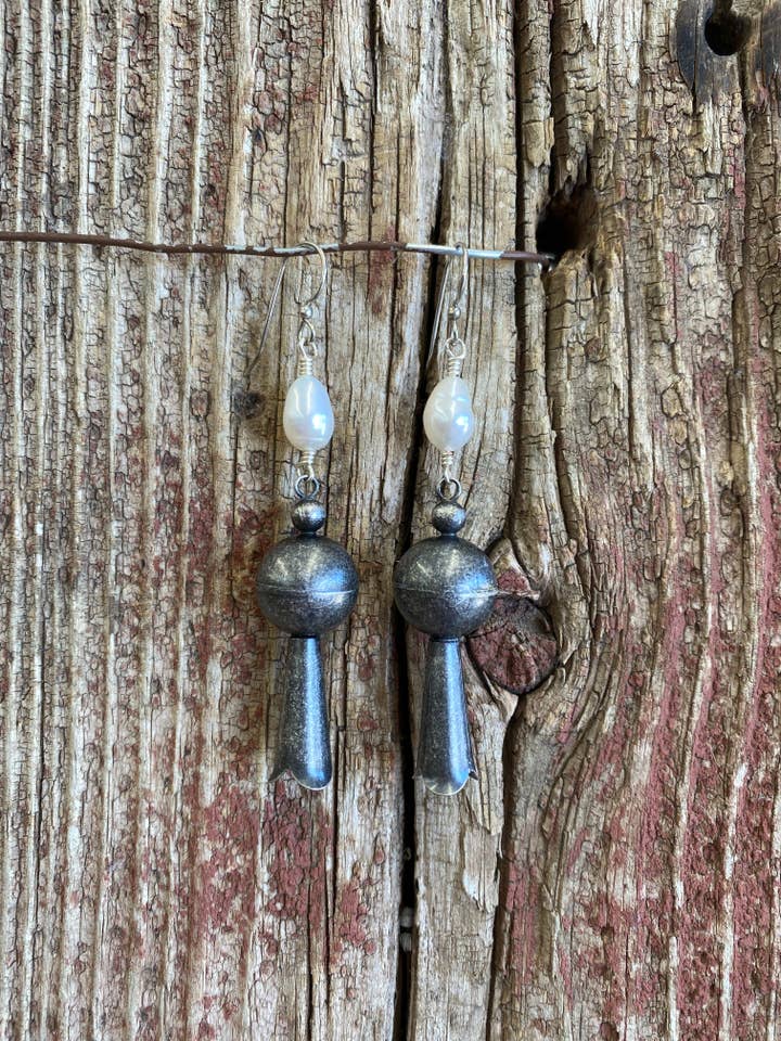 17210 Lg Nickel/Slv Smooth Blossom Ohrring für den Großhandel von J.Forks Designs