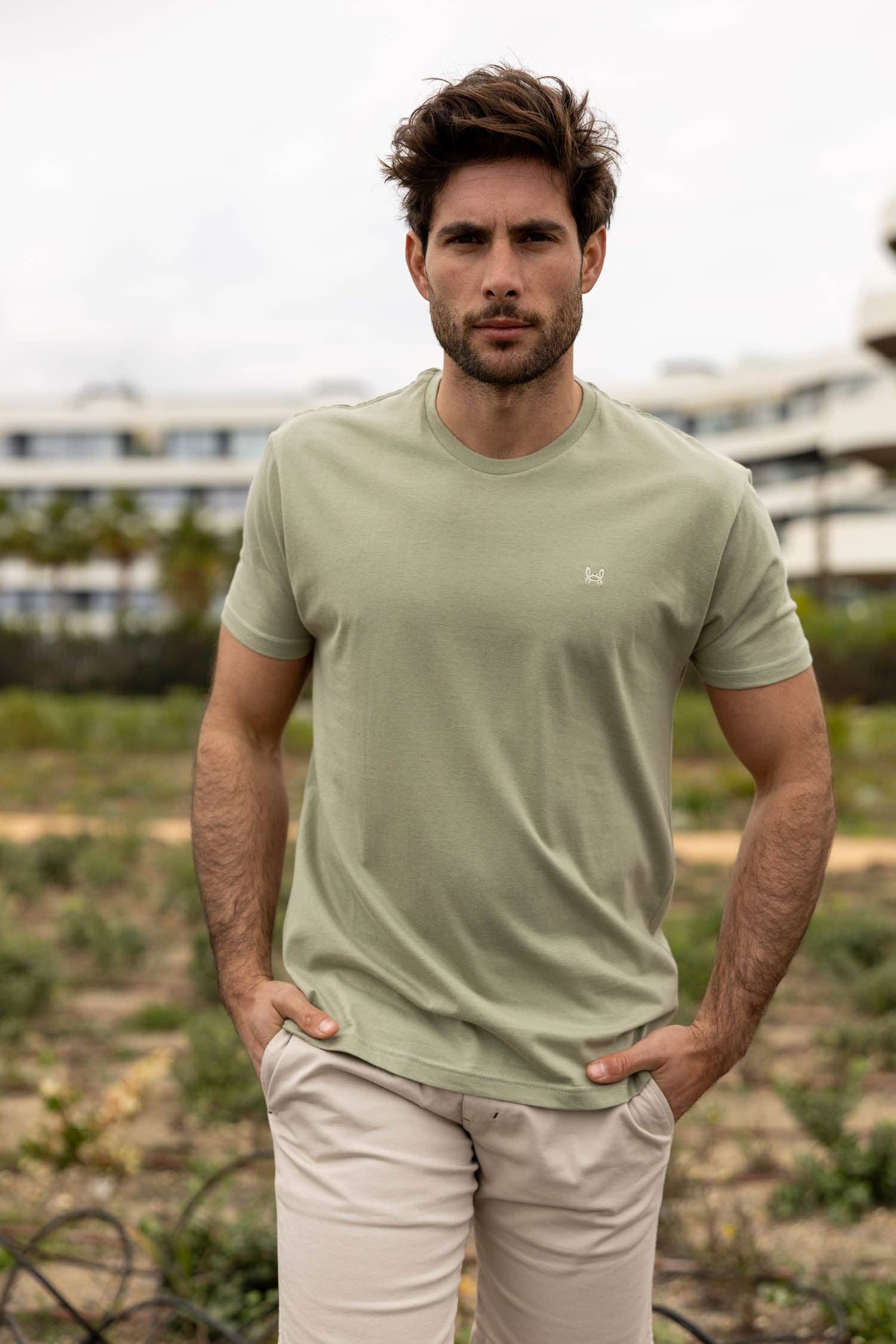 Custi Mikelo: Men's Clothing & Christmas Gifts - Wholesale T-shirt - Heren - Basic T-shirt in olijfgroen2