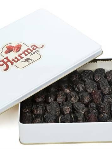 Hurma | Dattes Ajwa en boîte métallique pour la vente par Aladdin