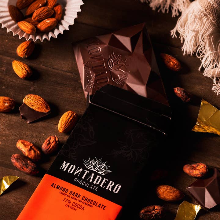 Chocolat noir 77% aux amandes pour la vente par Montadero Chocolate