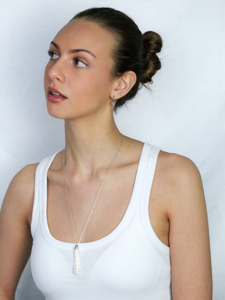 Le Collier à Goutte de Glands pour la vente par Miss Cecilia