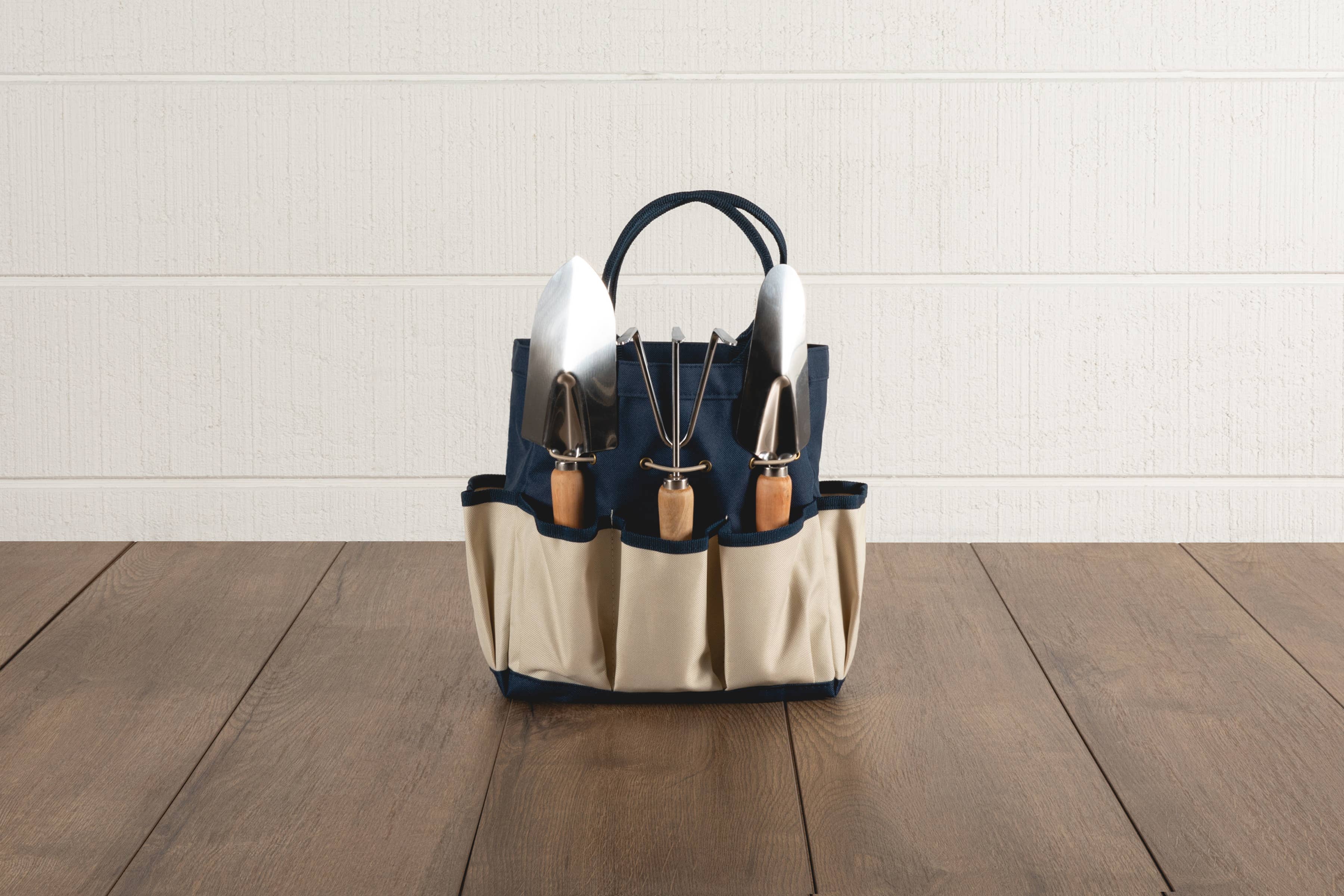 Bleu marine avec accents beiges Sac de jardinage avec outils, (bleu marine avec accents beiges) en vente sur Faire6