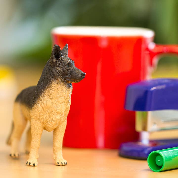 Safari Ltd. - Wholesale Figurine Toy - Kids - German Shepherd Figurine Toy for Kids4