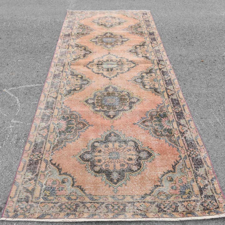 Vintage Patchwork Handgefertigter Teppich, 4,5x12,1 Ft Orange Grün für den Großhandel von Vintage Rugs Loom