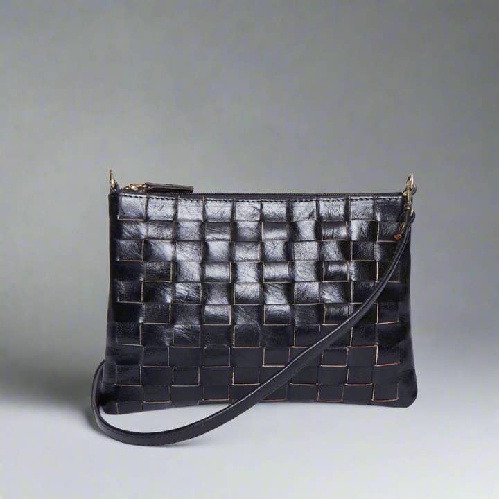 Alex Zwarte Gevlochten Leren Crossbody & Clutch Tas voor wholesale door Artisan Stories