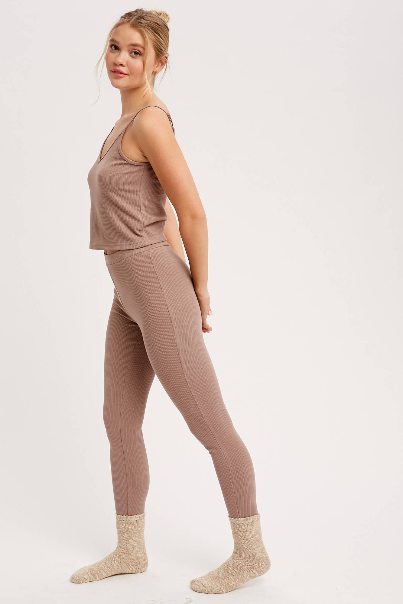 Listicle – Großhandel Loungewear-Set – Damen – Geripptes Strick-Cami & Leggings-Lounge-Set32