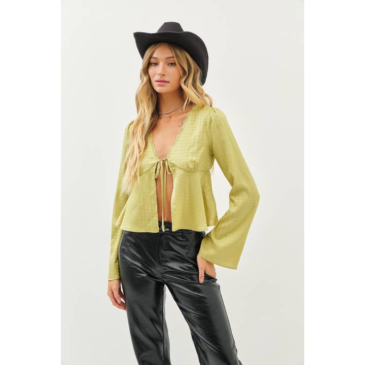 CHEMISIER EN SATIN PIED DE POULE À DEVANT OUVERT AVEC DENTELLE pour la vente par idem ditto