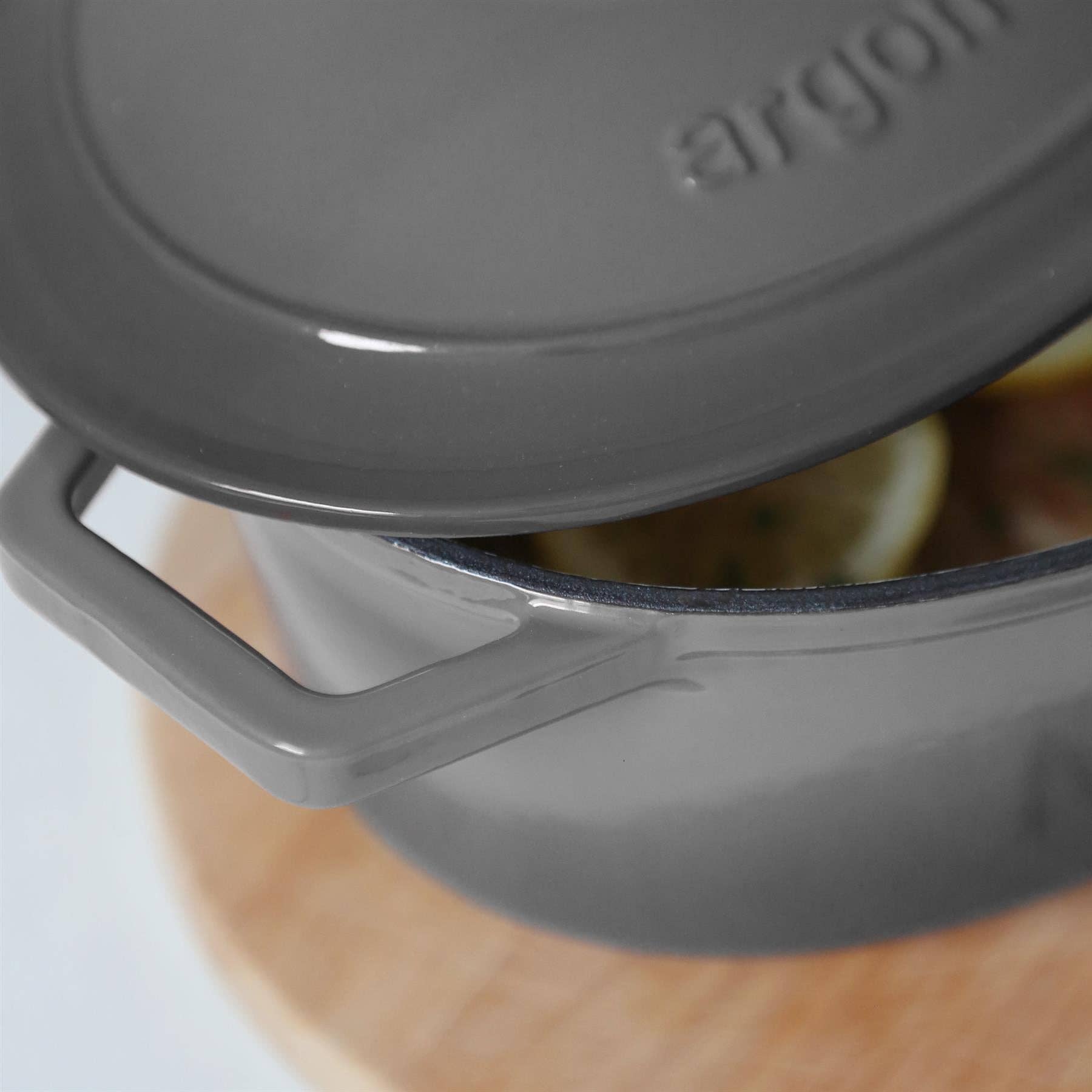 Rinkit Ltd - Vente Marmites - Plat à cassoulet ovale en fonte 4,68 L Ombre25