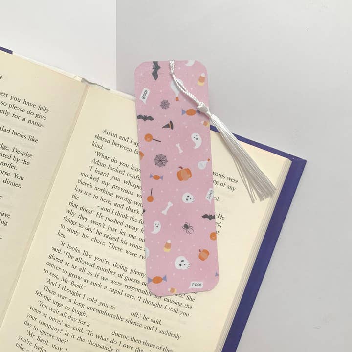 Articles d'Halloween roses - Marque-page recyclé avec pompon pour la vente par Coffee & Jam Studios