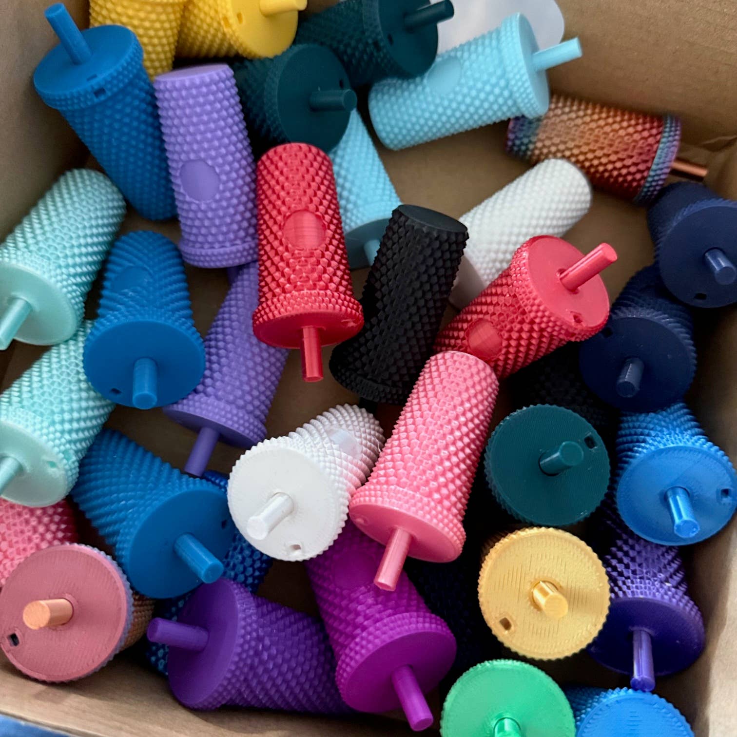 Cloud Nine 3d Studio - Vente Kit de bricolage - Porte-clés breloques gobelet clouté DIY, créez votre propre "LIRE"1