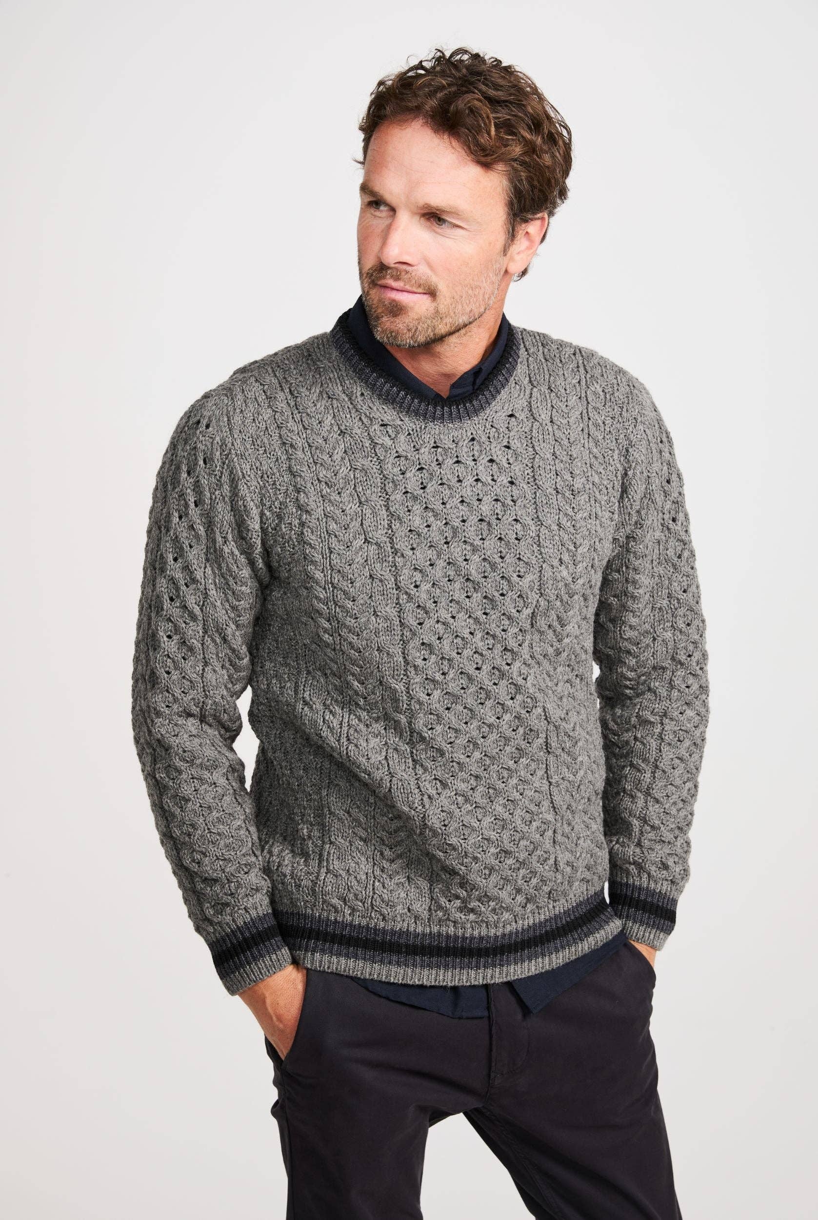 Aran Woollen Mills - Vendita all'ingrosso Maglione tricot - Uomo - Maglione Aran Girocollo a Righe da Uomo Inishbeg - Grigio