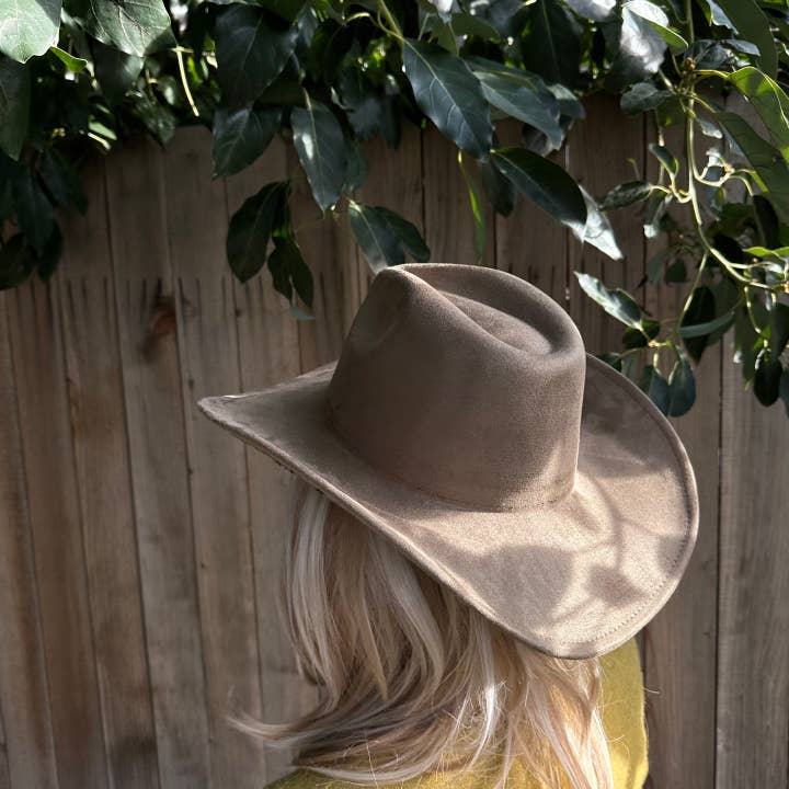 Queens INC - Wholesale Cowboy Hat - Women's - Best seller !! Fashion Vegan suede cowboy hat