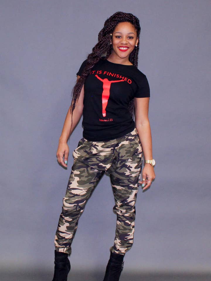 Es ist fertig (Lady Tee) für den Großhandel von TBOC Apparel