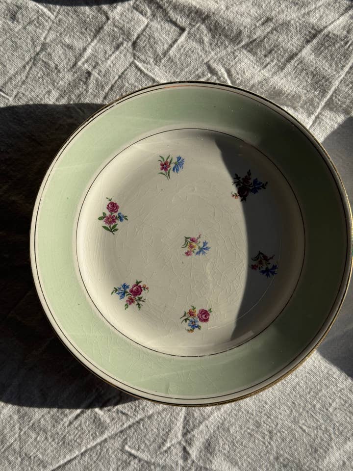 Satz von 7 kleinen türkisfarbenen Desserttellern mit goldenem Rand für den Großhandel von Office Objets