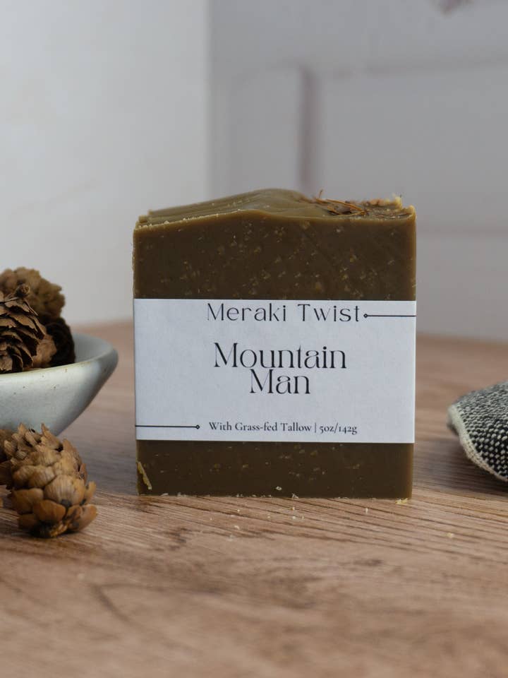 Homme de montagne pour la vente par Meraki Twist