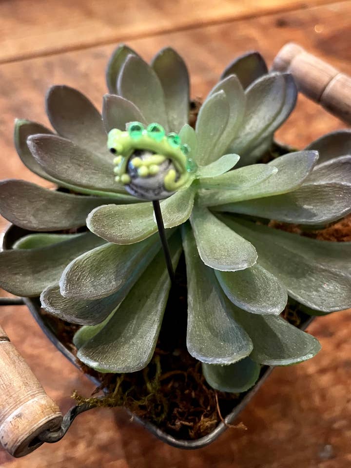 Bastoncino per piante a forma di lucertola per la vendita all'ingrosso da parte di Annie Did It!