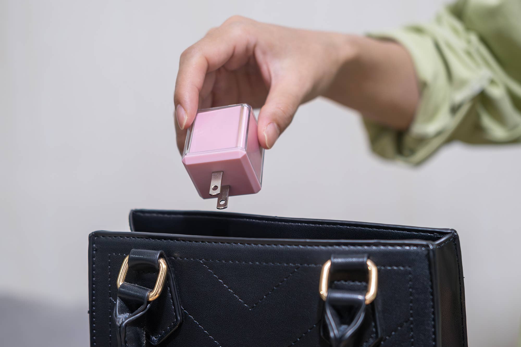 LAX Gadgets - Vente Chargeurs portables - Chargeur mural rapide USB 20 W, design cubique, emballage de vente au détail1