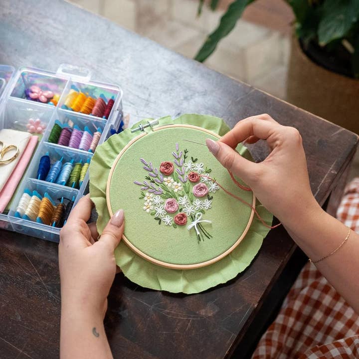 Craft Club – Großhandel Kreuzstich-/Stickzubehör – DARLING DAISY BOUQUET - Stickset1