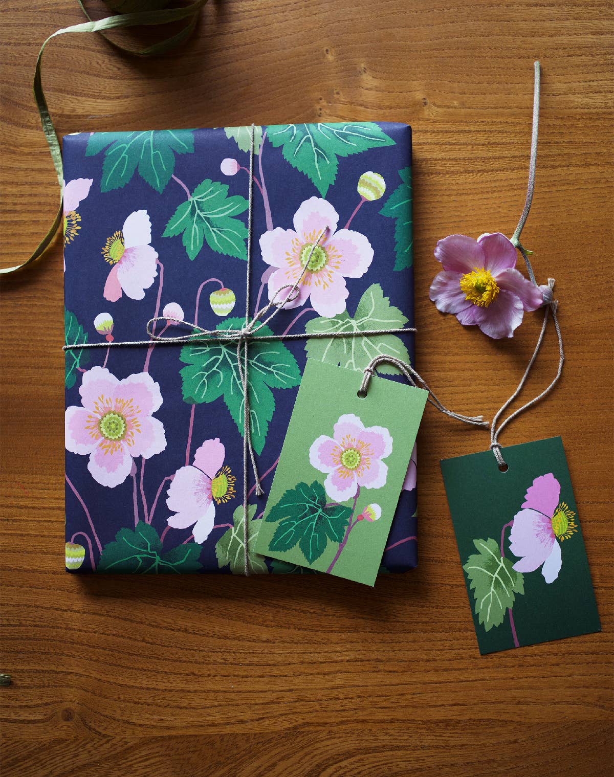 Brie Harrison Ltd – wholesale Flat wrap – Japanese Anemones Gift Wrap 5